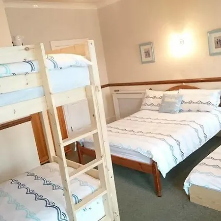 The Beaches 3* Scarborough