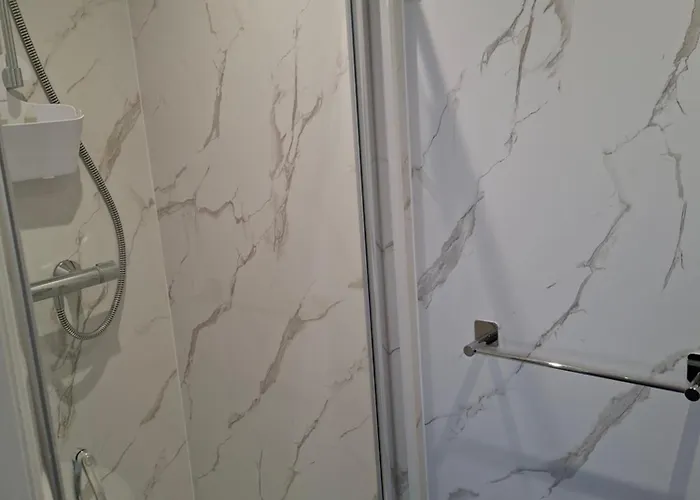 The Beaches 3* Scarborough