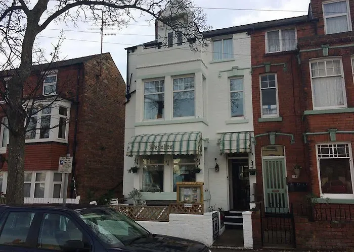 The Beaches 3* Scarborough